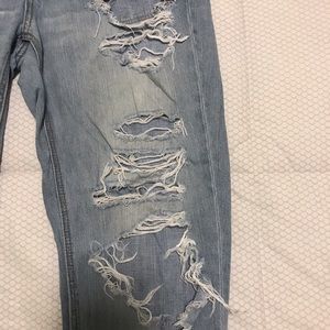 Super distressed tomgirl AE Jeans